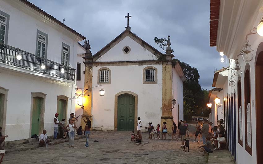 Paraty : Centre Historique et Baie Saco do Mamanguá – Un Voyage Inoubliable