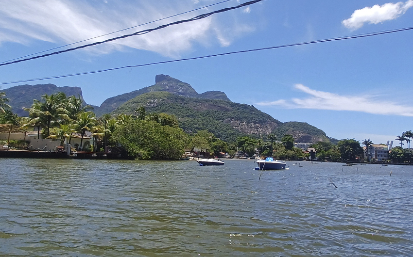 Bienvenue sur Ilha da Gigoia : L'île qui vous fait oublier le reste du monde !